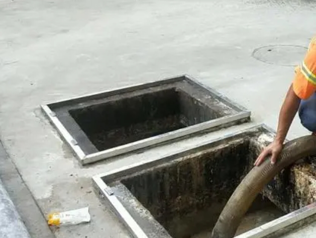 轮台化粪池清理